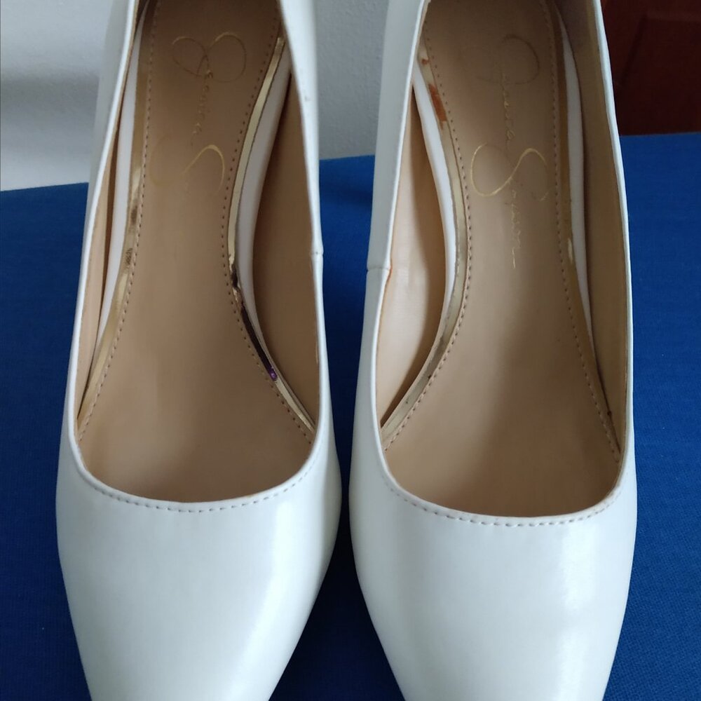 Donna Lawrence white dress pumps